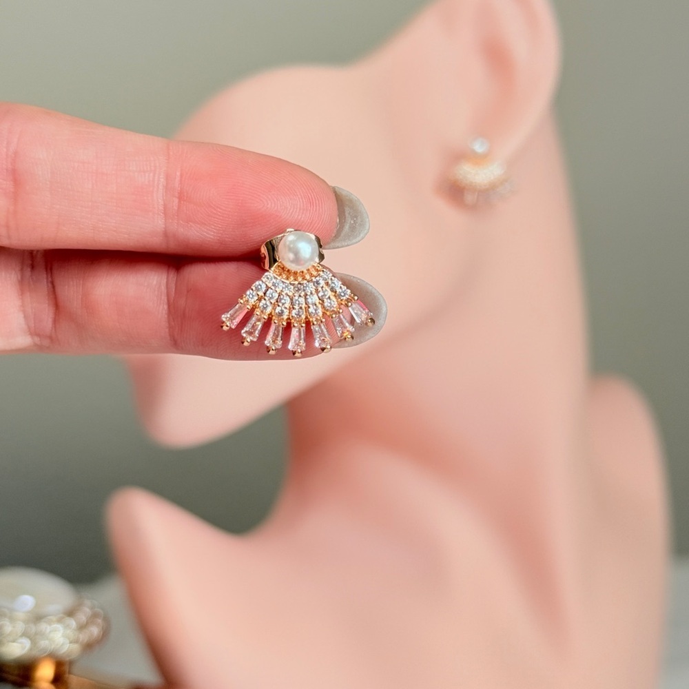 Rose Gold Earrings With Pearl and Zirconia